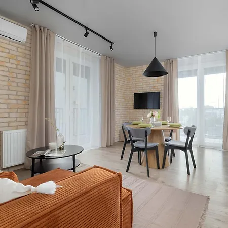 Z 2 Sypialniami Parking Blisko Tauron Arena By Renters Apartament