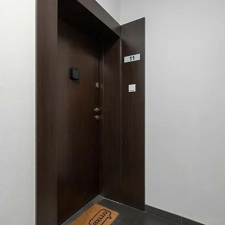 Z 2 Sypialniami Parking Blisko Tauron Arena By Renters Apartament